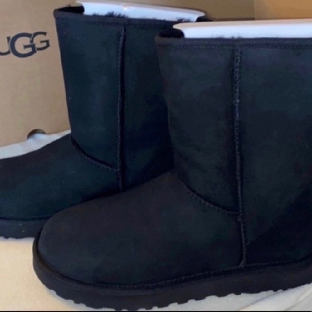 UGG Classic Short Boots in Black